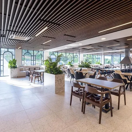 Ramada By Wyndham Thermal 萨潘贾