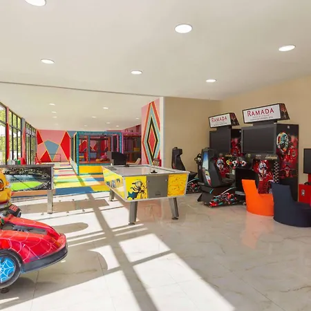 酒店 Ramada By Wyndham Thermal 萨潘贾